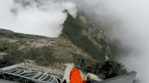 990米峡谷险峰翼装飞行、世界级大咖齐聚桥牌公开赛…湖南都市现场直播