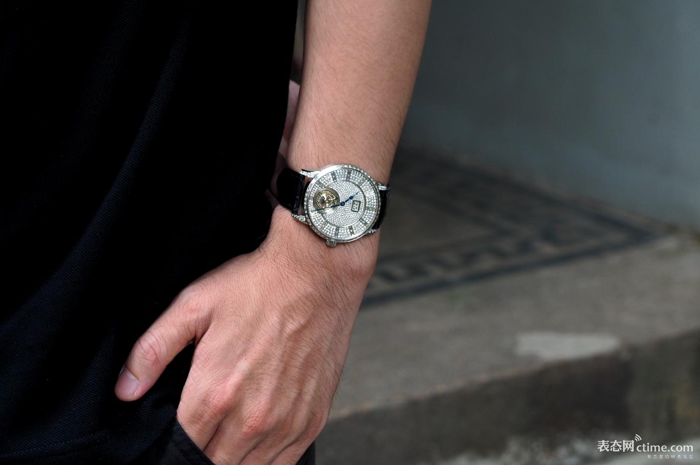 男人戴什么表有品位,男人戴镶钻的表