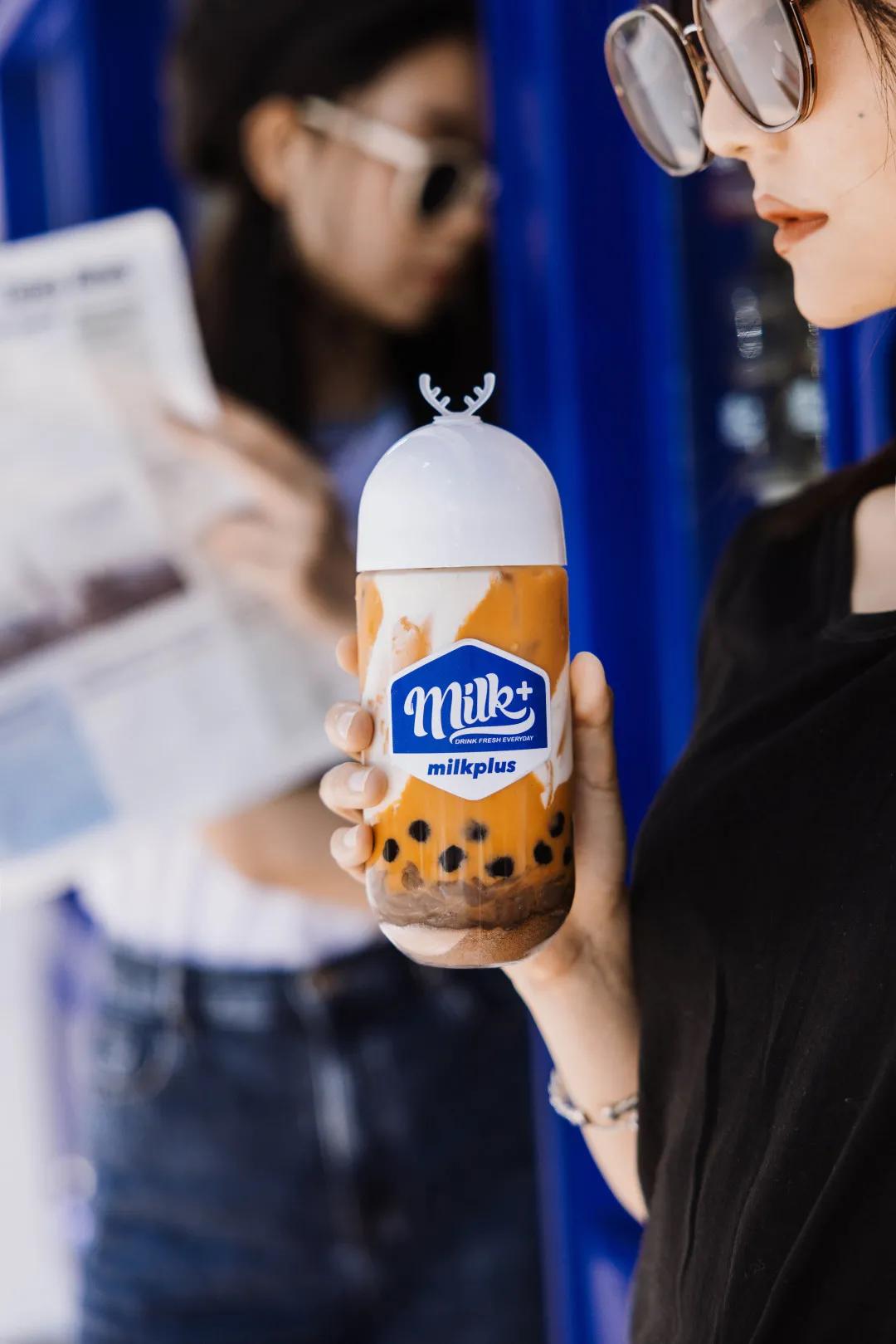 milk+总店终于回归,电光蓝「水桶泰奶」上线
