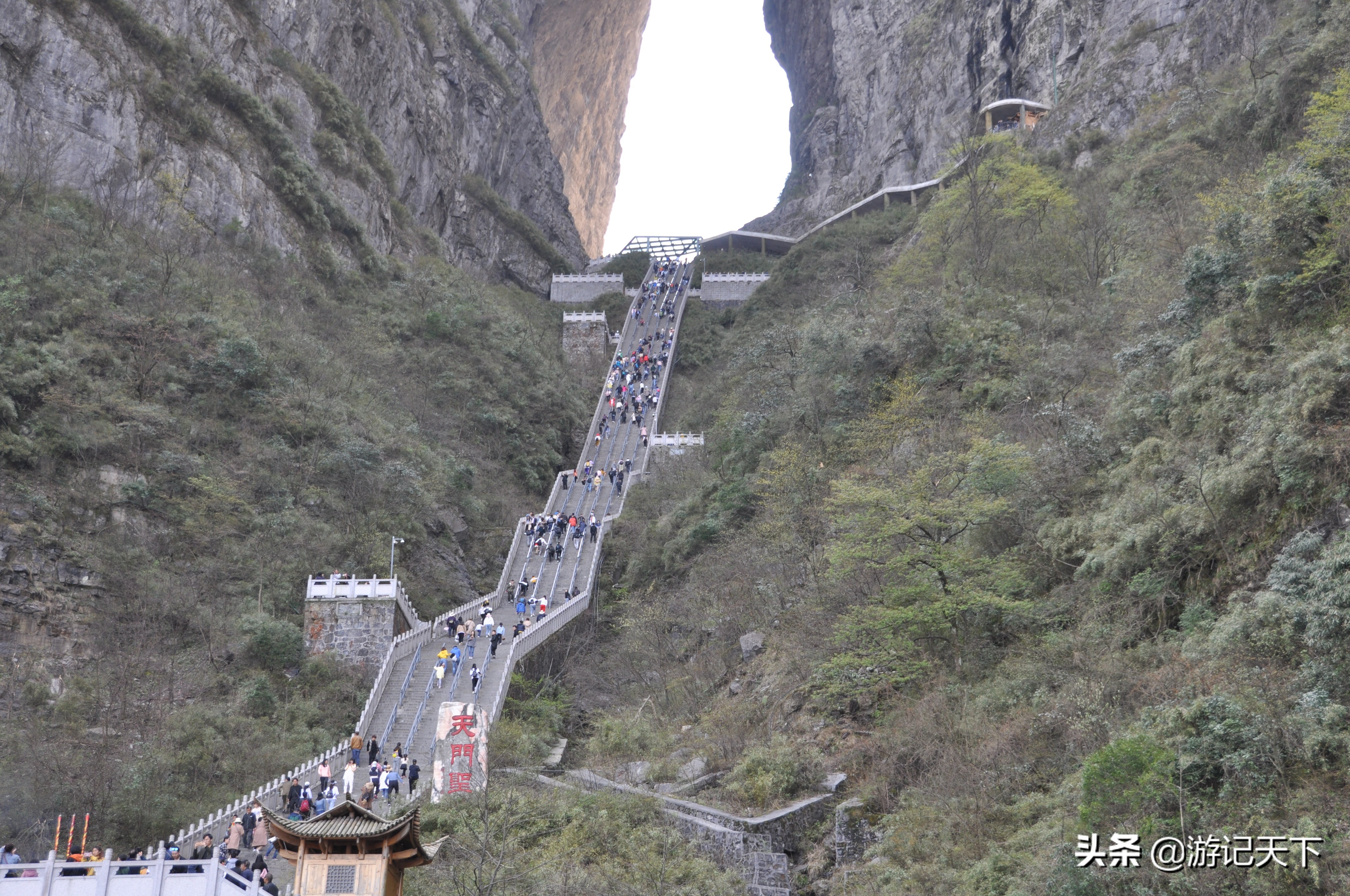 天门山未解之谜,天门山玻璃栈道
