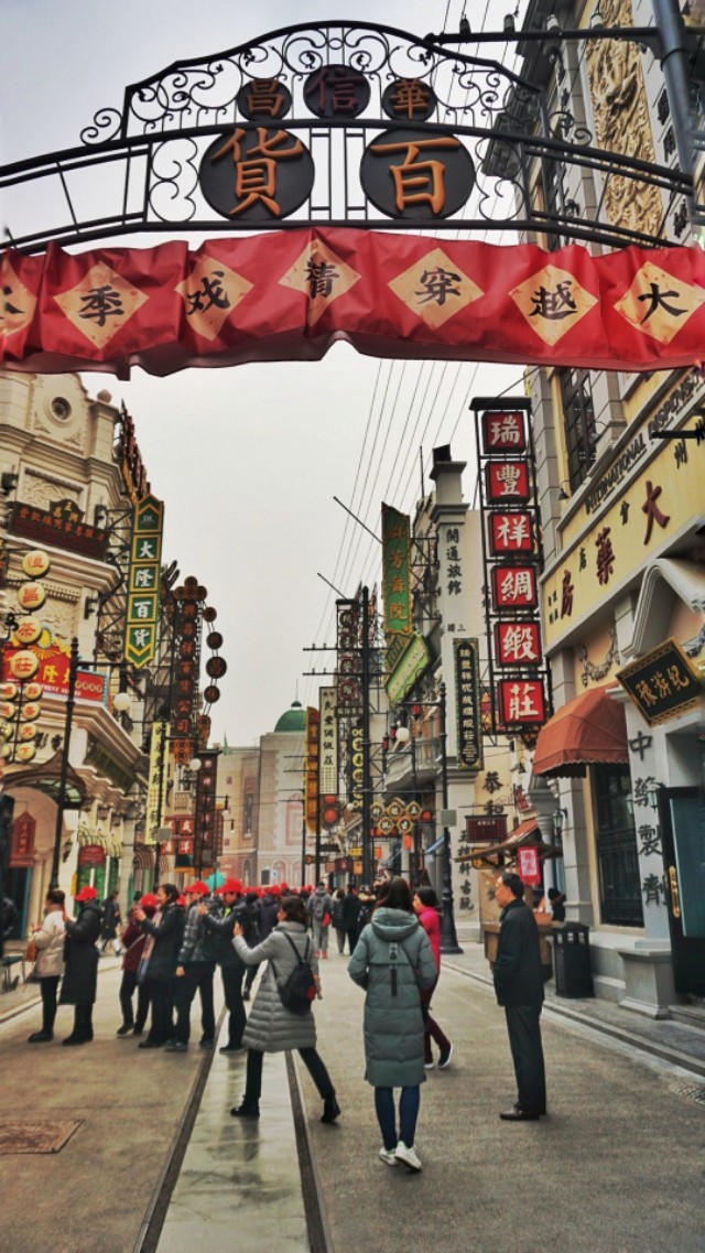 中原穿越时空夜游建业电影小镇,郑州建业电影小镇下午去游玩