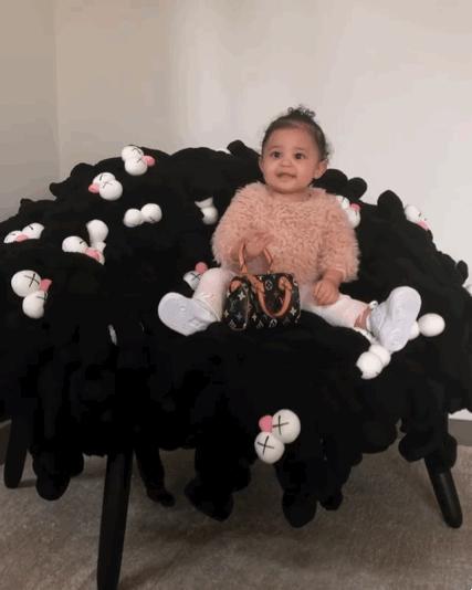 王诗龄戴的珠宝,王诗龄戴卡地亚手镯多少钱