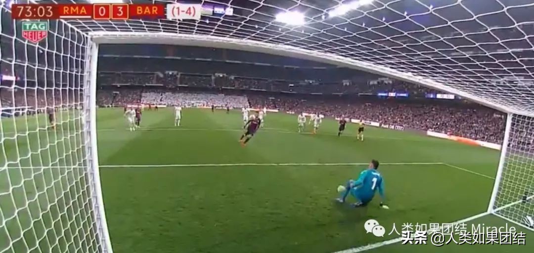 皇马，饼来了，我不要！巴萨，饼来了，真香！