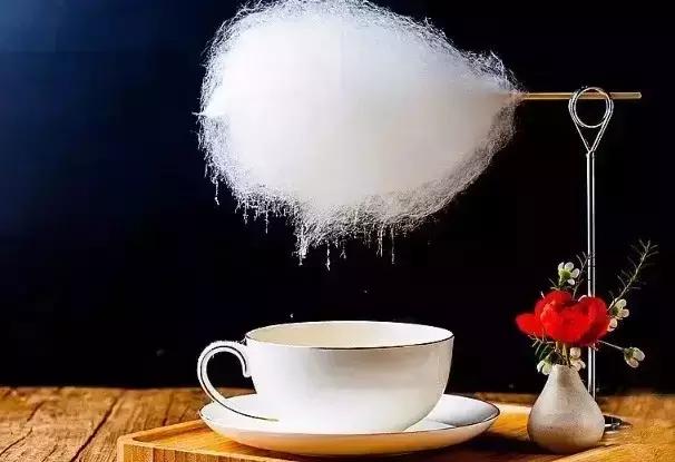 她在北京开了一家可以吃的花店，受众人追捧，还引来了李健