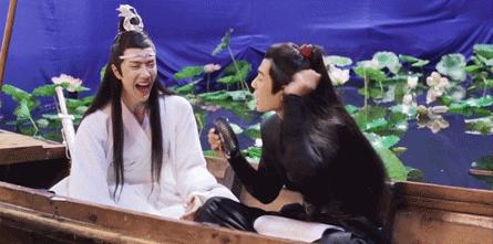 李现关车门的视频,李现和肖战王一博谁能火得更久