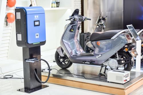 电动车爱玛雅迪小鸟哪个质量较好,3000多的雅迪爱玛电动车实测