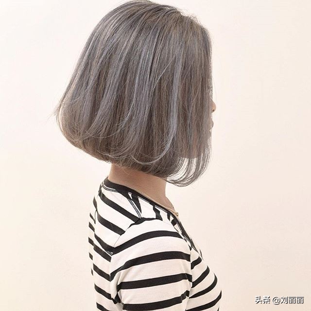 好看又时尚的发型最新款,40-50岁洋气烫发型中长发大圆脸