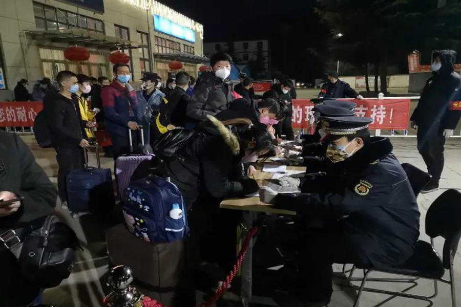 疫情再次来袭城管队员义不容辞 (城管如何做好新一轮的疫情防控)