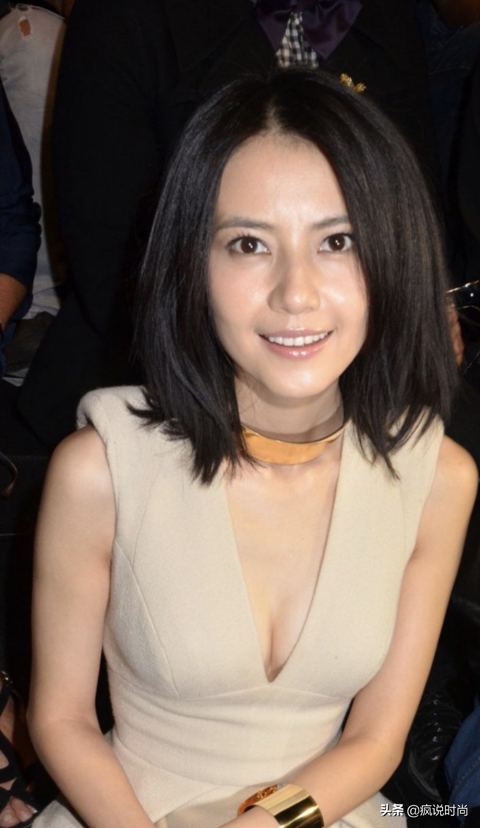 高圆圆抹胸套装,高圆圆黑色抹胸造型现场版