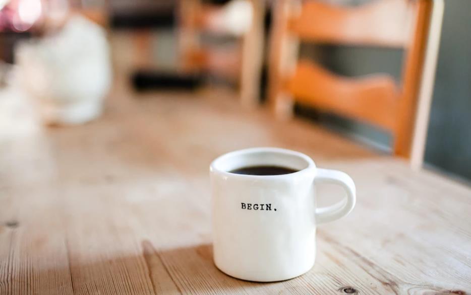 犀牛财经早报：“网红奶茶”跨省代购违法？华莱士鸡块掉地继续炸