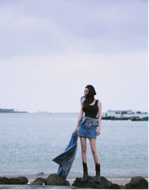 杨幂挑战剧组最土穿搭,杨幂挑战粉色系衣服穿搭