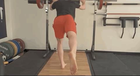 深蹲后膝盖疼还能继续锻炼吗,跑步后深蹲膝盖疼的恢复方法