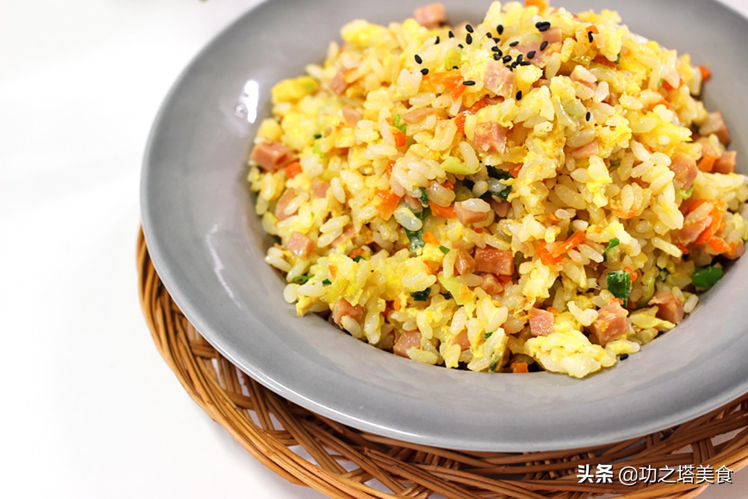 看不见鸡蛋的菜,蛋炒饭不放酱油做法