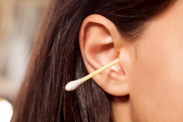 耳朵经常发痒却什么也掏不出来,耳朵里面发痒一掏就出水怎么治疗