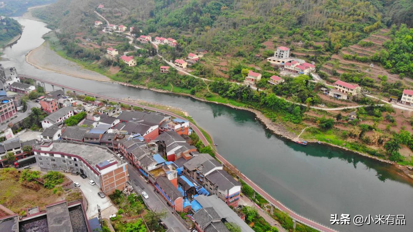 走进酒厂寻香觅味体验白酒文化,探访酱酒酒厂