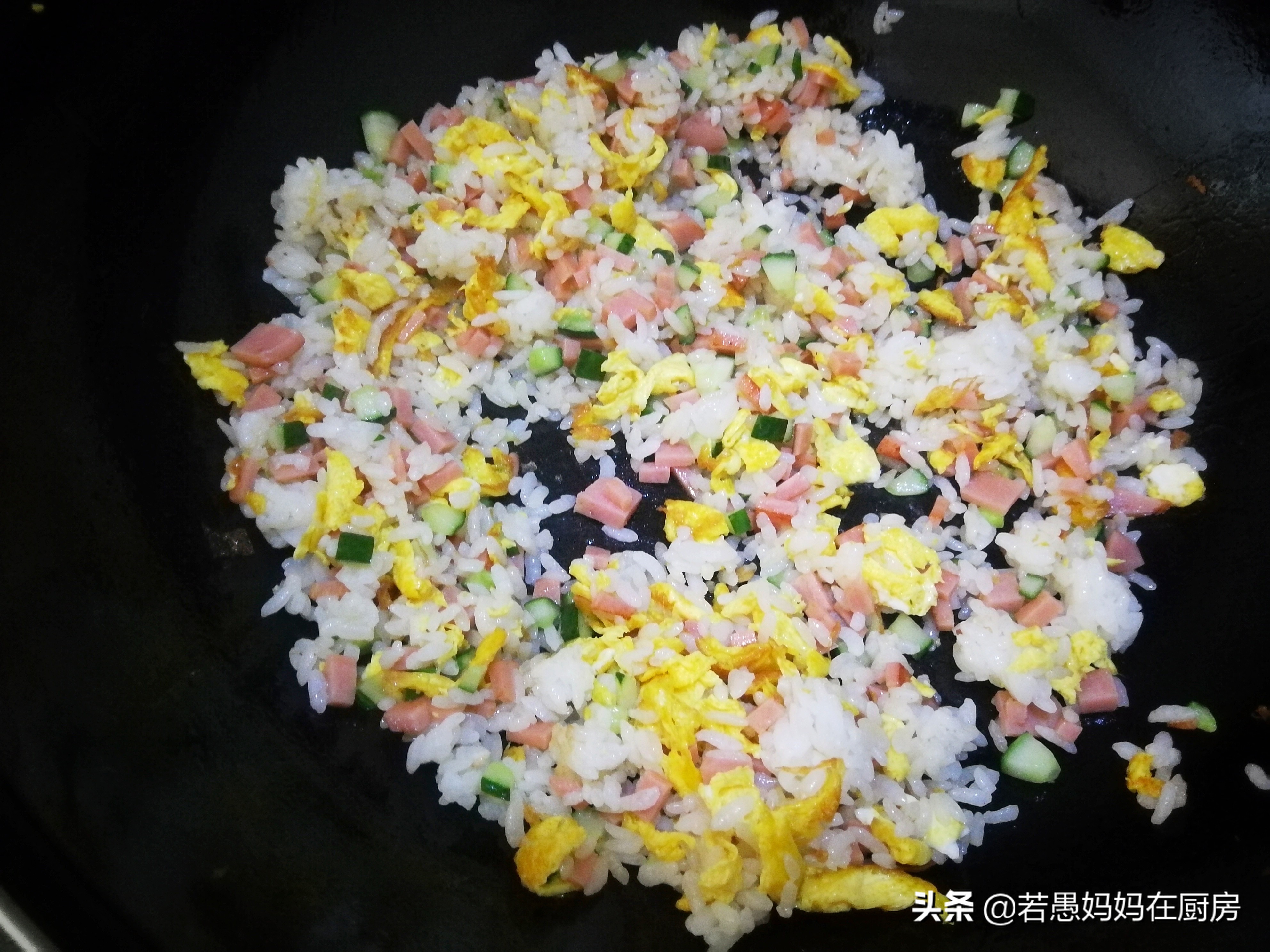 鸡翅包饭不用烤箱只用锅子,网红小吃鸡翅包饭视频