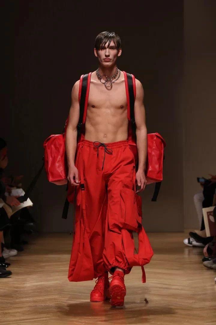 时尚潮牌马克华菲清仓,马克华菲多元艺术潮牌