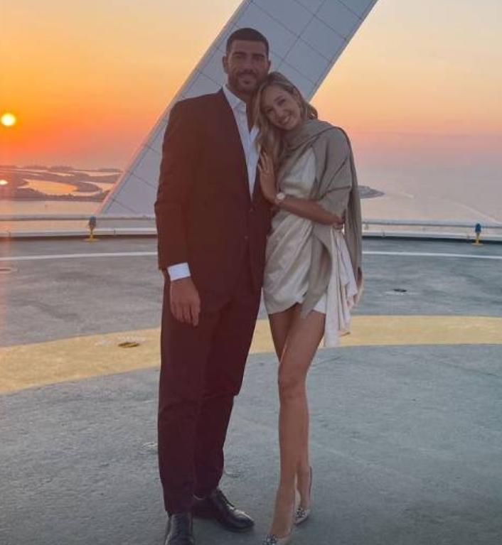 瓦尔加佩莱秀恩爱视频,佩莱求婚瓦尔加成功视频