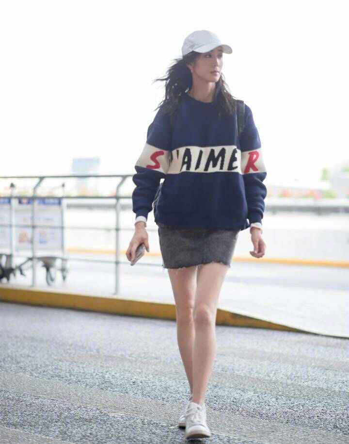 张钧甯这裤子都洗到发白了，居然还在穿！