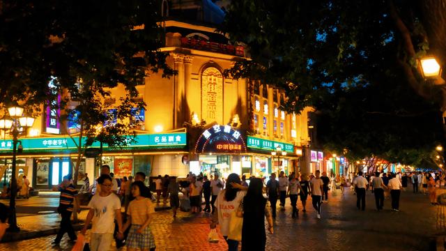 这个北方城市水质比南方还好街景很“洋气”满大街都是美女