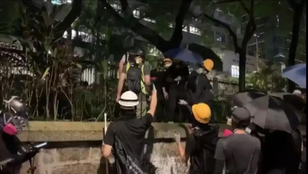 港媒采访香港的内地人 (港媒报道在香港的内地人)