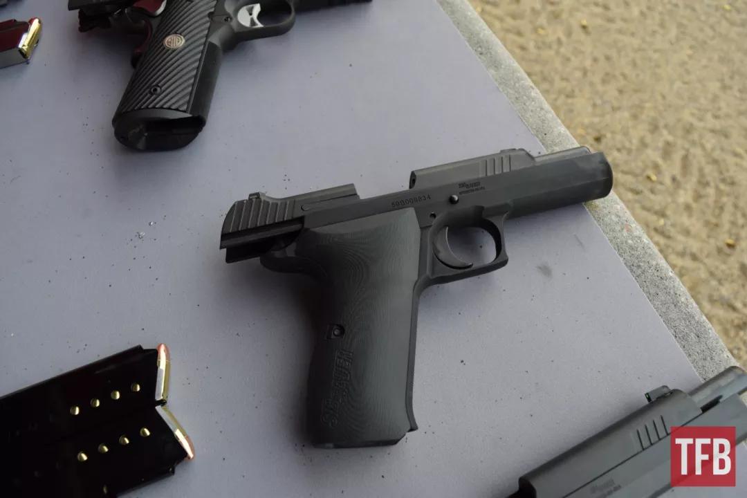 噱头大于实质——传奇的SIGP210手枪推出紧凑便携型