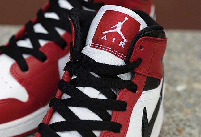 如何鉴别airjordan1mid新款黑白,airjordan1mid蓝色真假对比