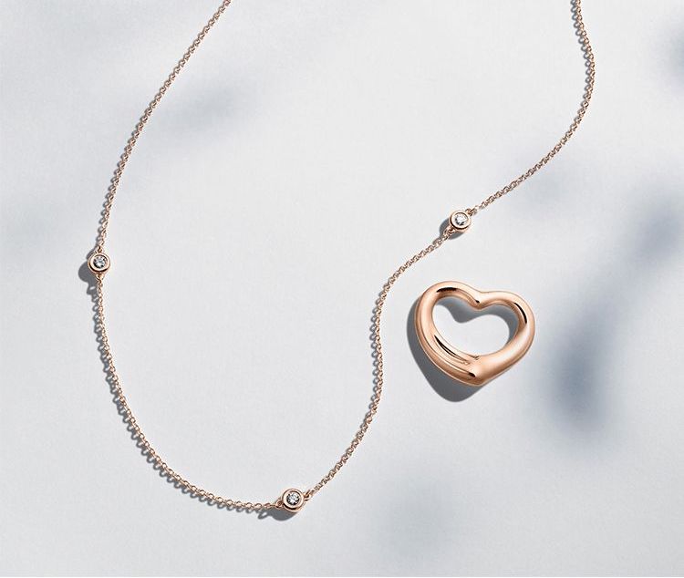 适合18岁戴的首饰,20岁女生戴什么金首饰好看