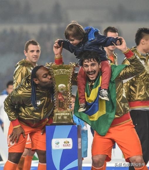 1999年带领山东鲁能泰山夺得双冠,99年鲁能泰山双冠王之路