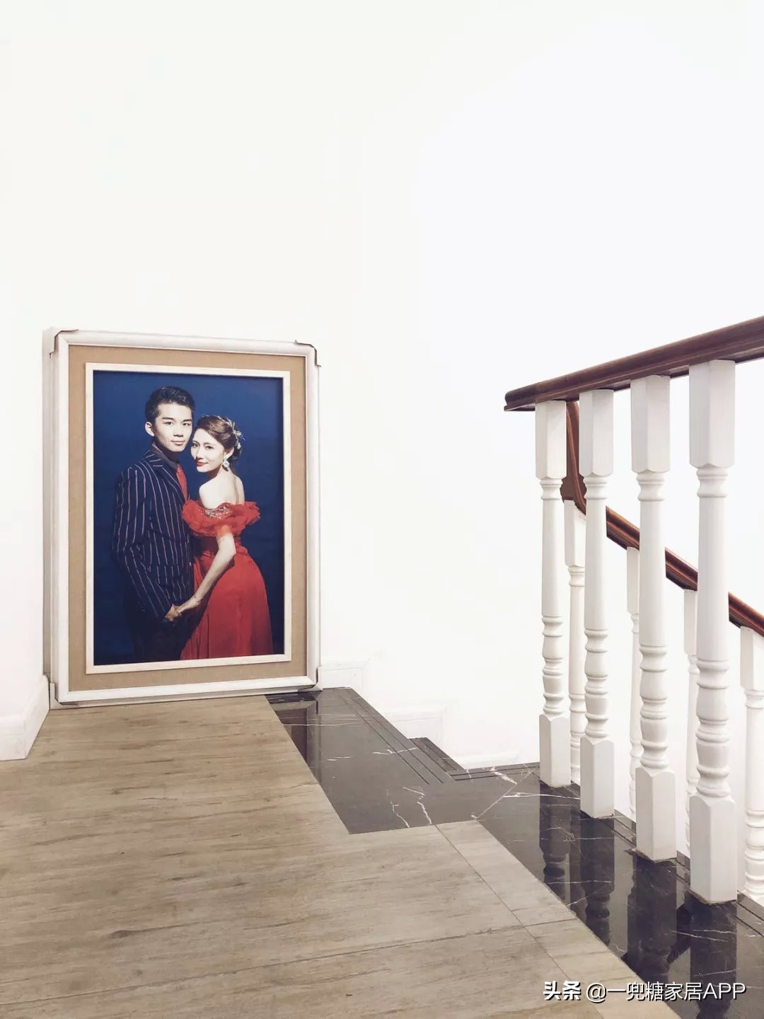 适合挂墙上的婚纱照推荐,床头法式复古婚纱照挂墙上参照图