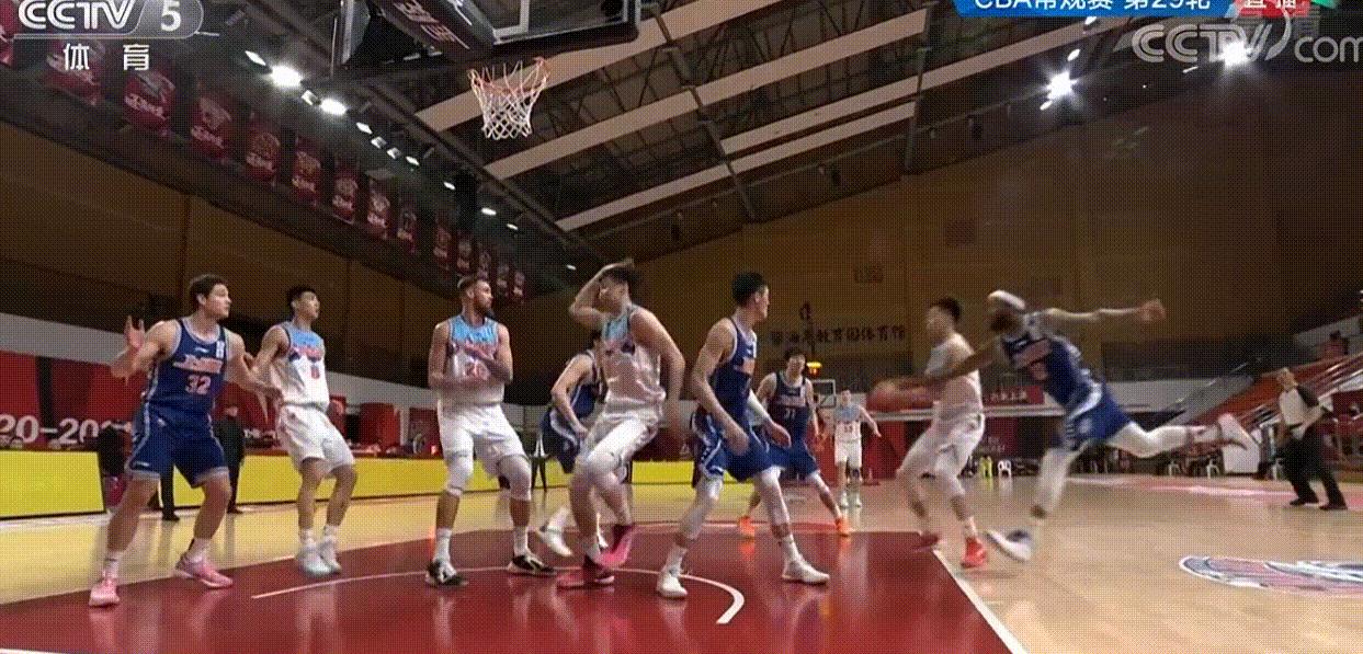 邓蒙0.6秒三分绝杀,邓蒙关键时刻失误