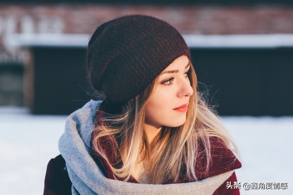 恋爱女生为什么会胡思乱想,恋爱时候女生为什么更喜欢抱抱