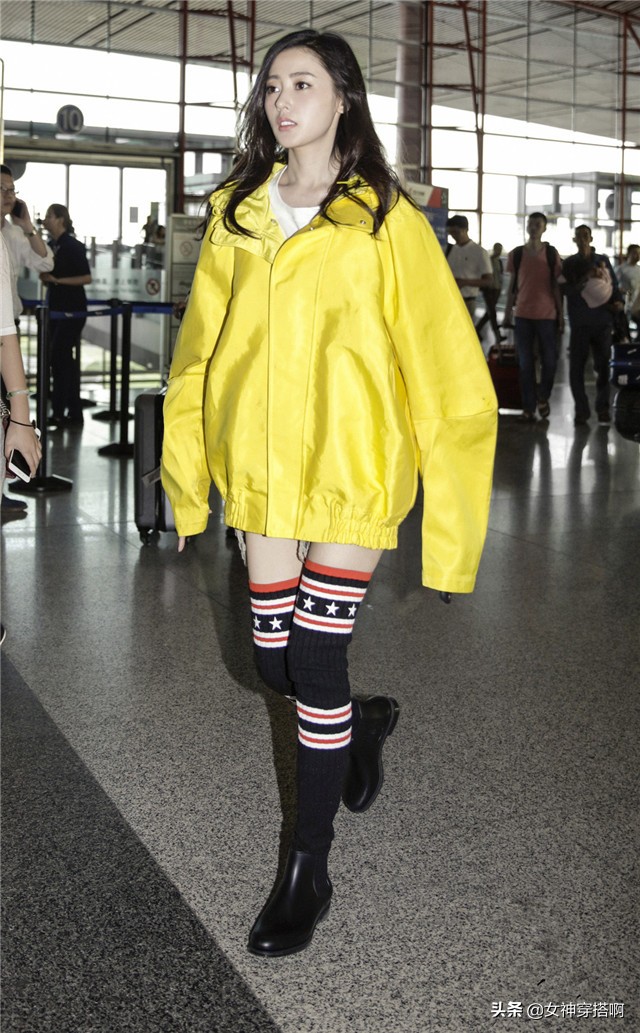 今年终于不流行露脚踝了,今冬不流行露脚踝了露袜才更时髦