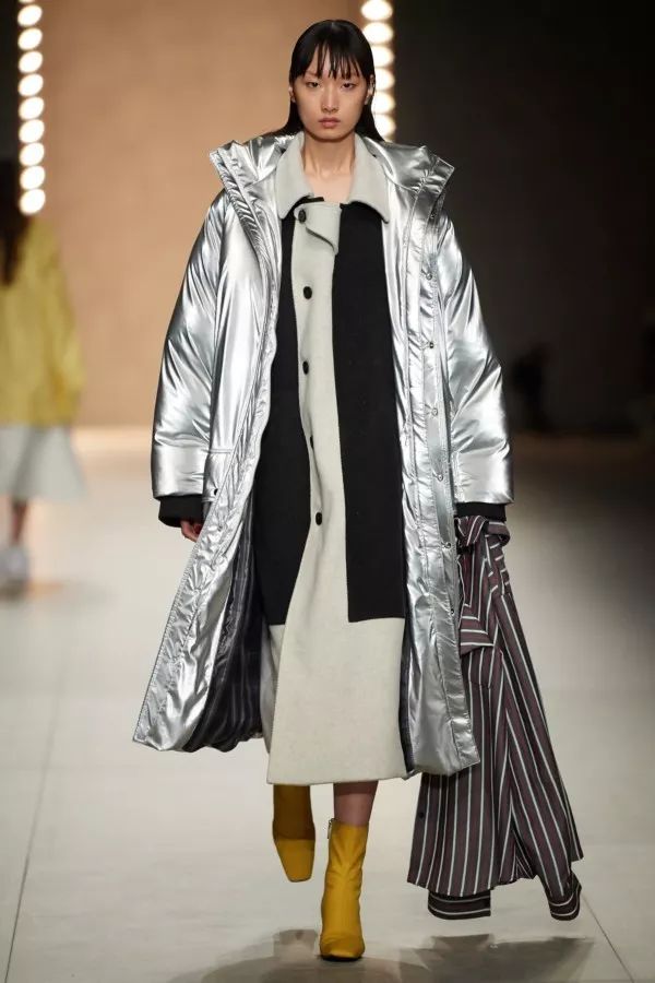 羽绒服太肥大太臃肿了怎么办,羽绒服穿肥点好还是瘦点好看