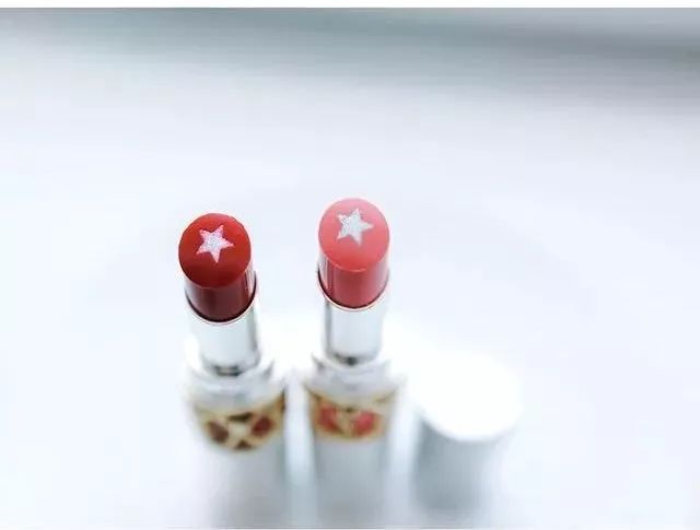 请说一下今年彩妆最好用的单品,新年必备的彩妆产品有哪些