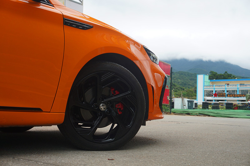 运动轿跑第三代mg6pro上市,运动舒适两相宜试驾第三代mg6