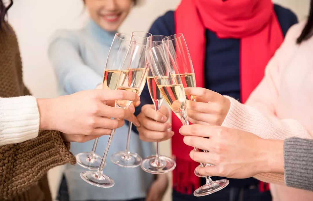 花钱进群就夸你，“夸夸群”为啥突然火了？