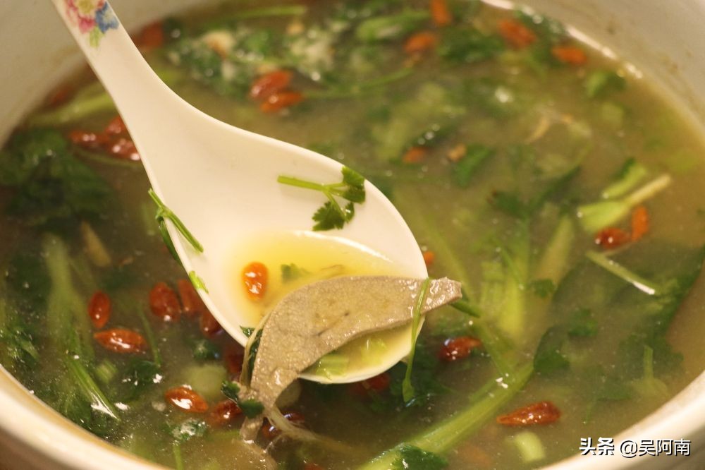 正宗猪肝汤的做法家常,猪肝汤怎么做才滑嫩