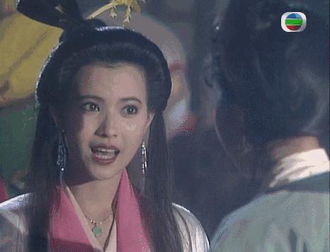 蓝洁瑛并非真的神经，而是逃避