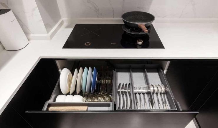 原木色极简家,黑白原木极简风格