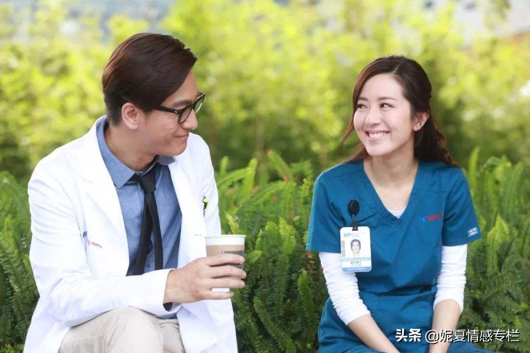 丈夫深夜发病妻子热心救助,丈夫突发疾病妻子报警求助