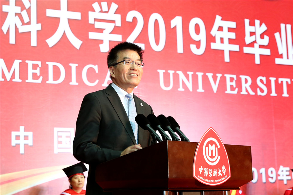 他为解决中国百姓看病难，放弃经营了22年的事业，如今成为北大医疗产业集团CEO！