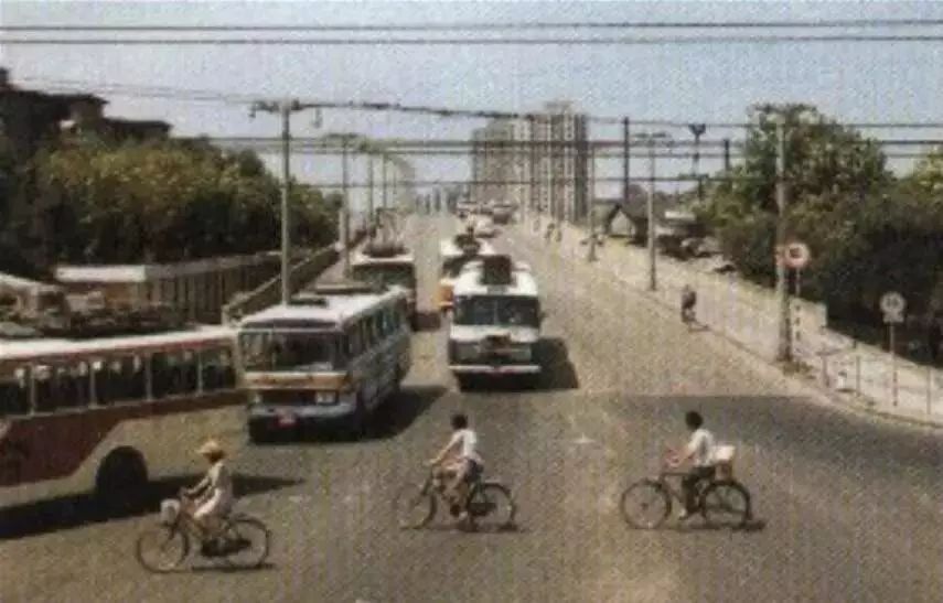 涓婃捣浜虹溂涓殑褰郸鏂版潙,涓婃捣浜虹溂閲岀殑褰郸鏂版潙