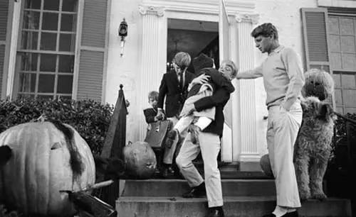 低调显奢华的“吸烟鞋”火了，百搭时髦，关键显腿瘦