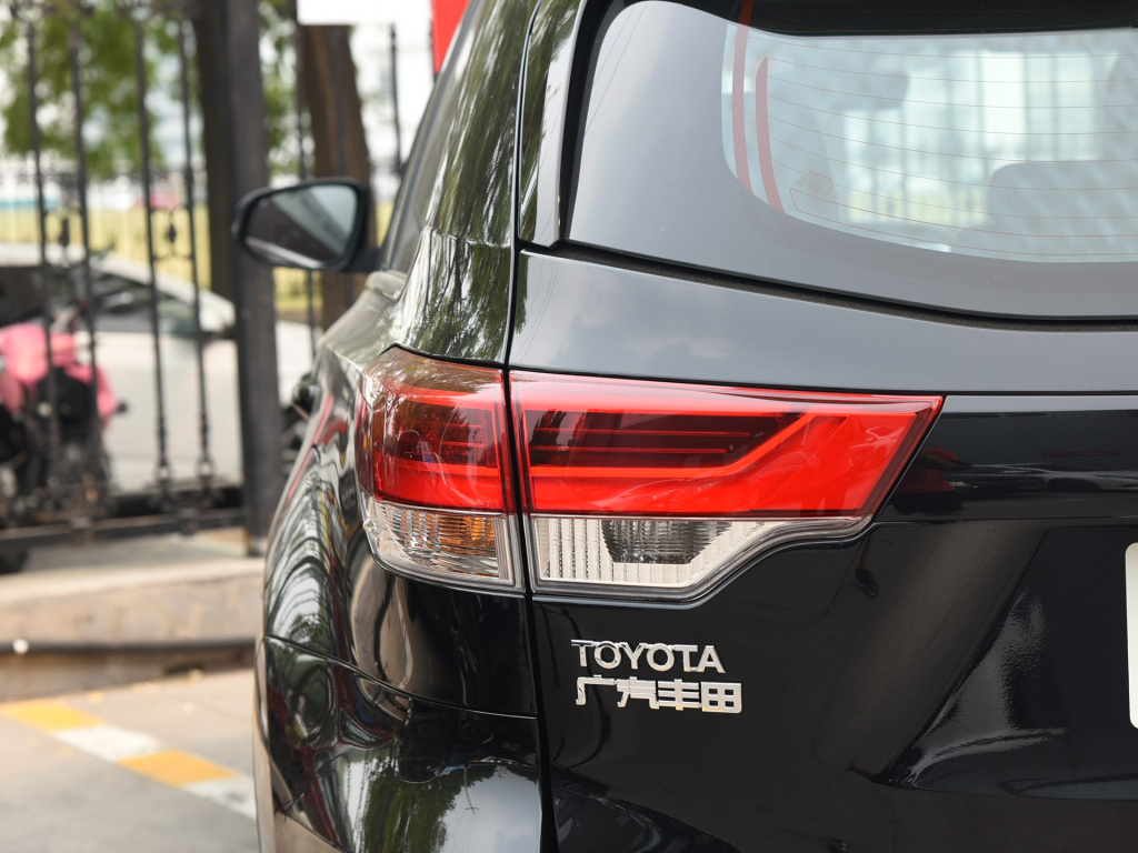 时隔1年，首次月销破万，汉兰达配大七座+进口2.0T，仍要加价