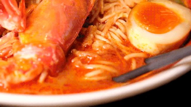 汤底浓郁的汤面,汤底浓厚