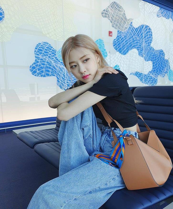 短上衣搭配阔腿裤小姐姐,短上衣高腰阔腿裤