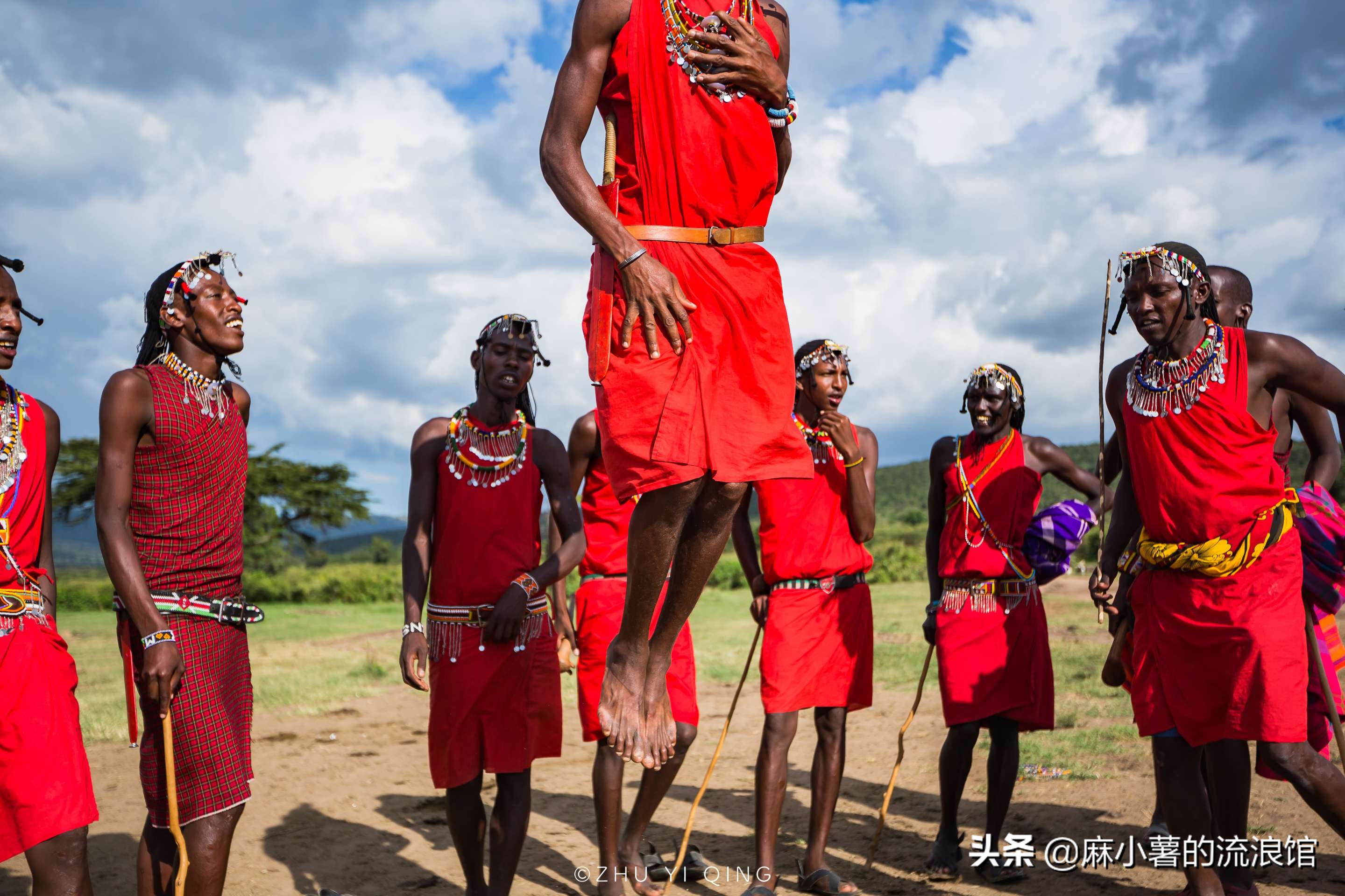 非洲草原隐居着一神秘部落，肯尼亚马赛人，弹跳力十足出门带木棍
