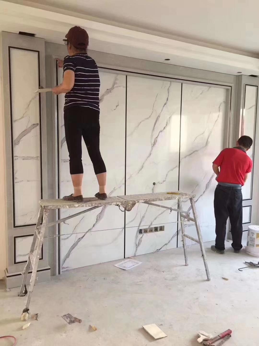 金属线造型电视背景墙,隐形门背景墙加金属线效果