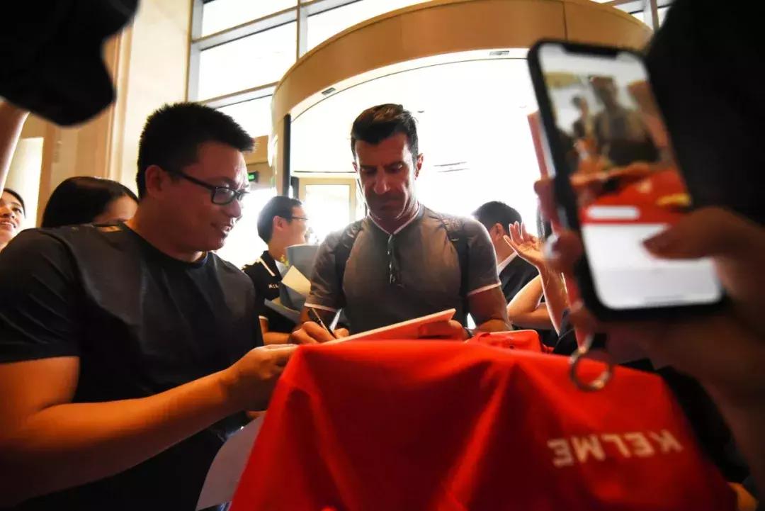 路易斯菲戈得过足球先生吗,天下足球绝对巨星路易斯菲戈